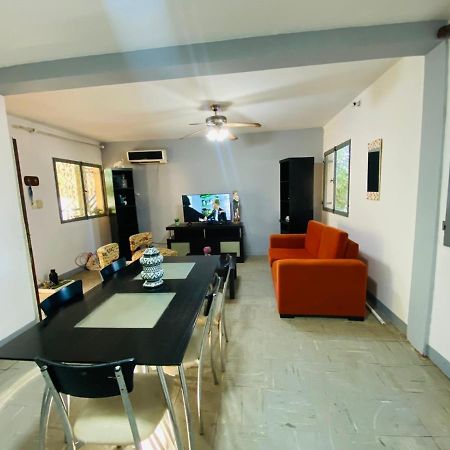 House G&S, Depto Con 3 Dormitorios Para 7 Personas Pleno Centro De La Ciudad Puerto Iguazú Buitenkant foto